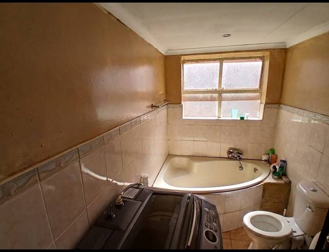 2 BEDROOM HOUSE FOR SALE IN SEBOKENG ZONE 11